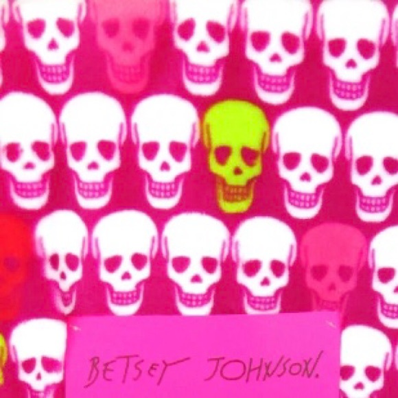 Betsey Johnson Pink & White Skull Party Throw 💀 - Picture 3 of 8
